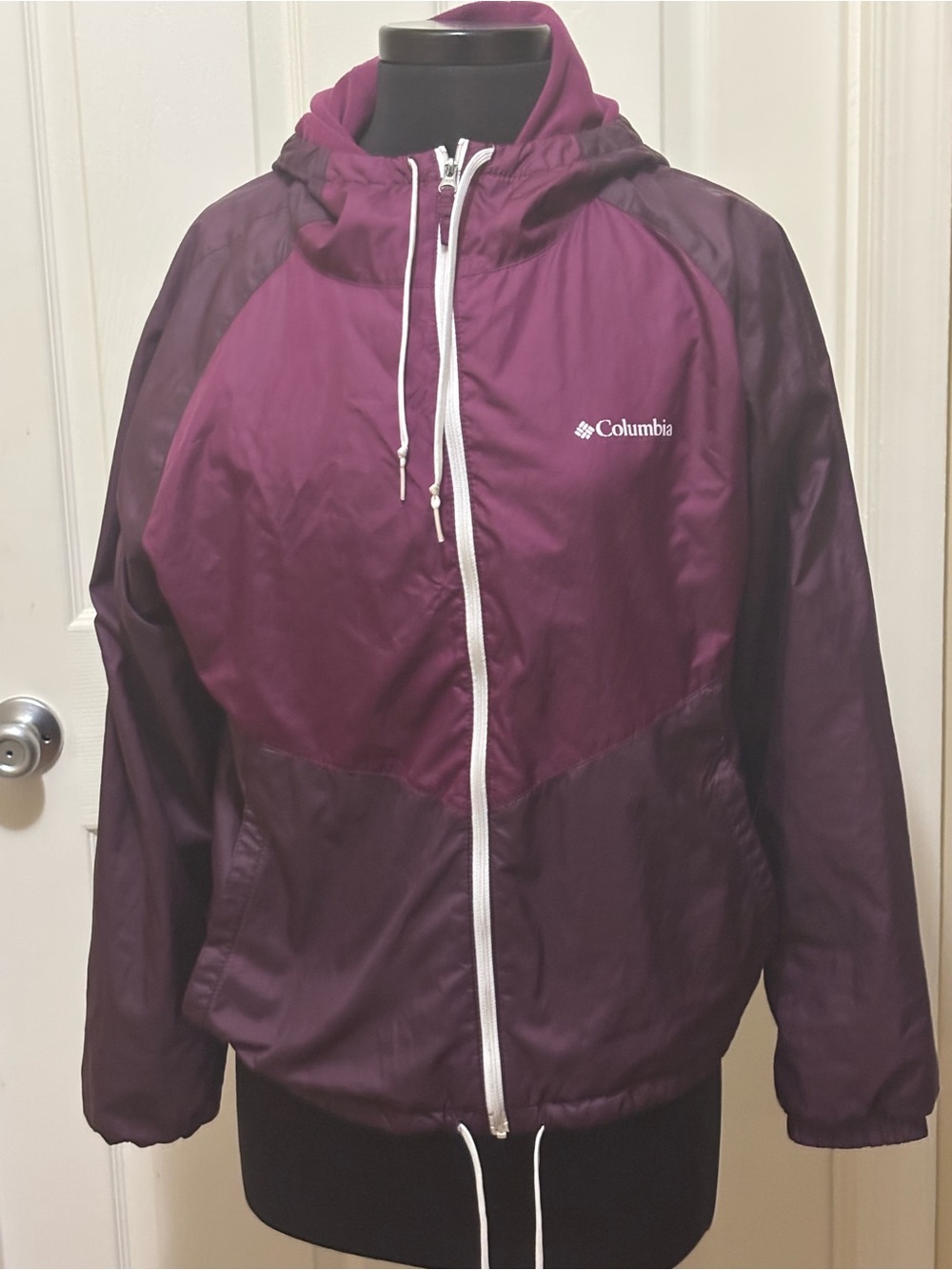 Columbia May Valley Lined Windbreaker Jacket Women’s Medium M Maroon Purple Hood